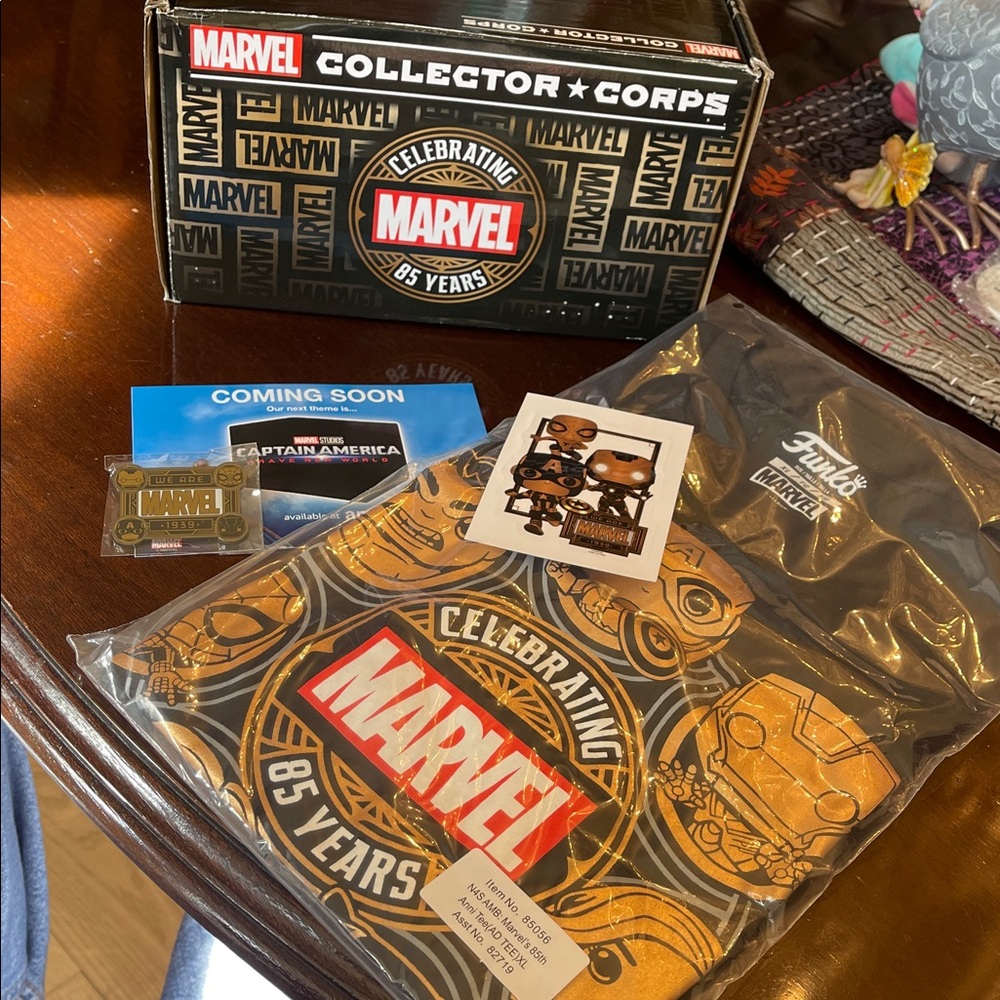 Funko Marvel Collector Corp Subscription Box: Marvel’s 85th Anniversary XL nwt - Picture 1 of 10